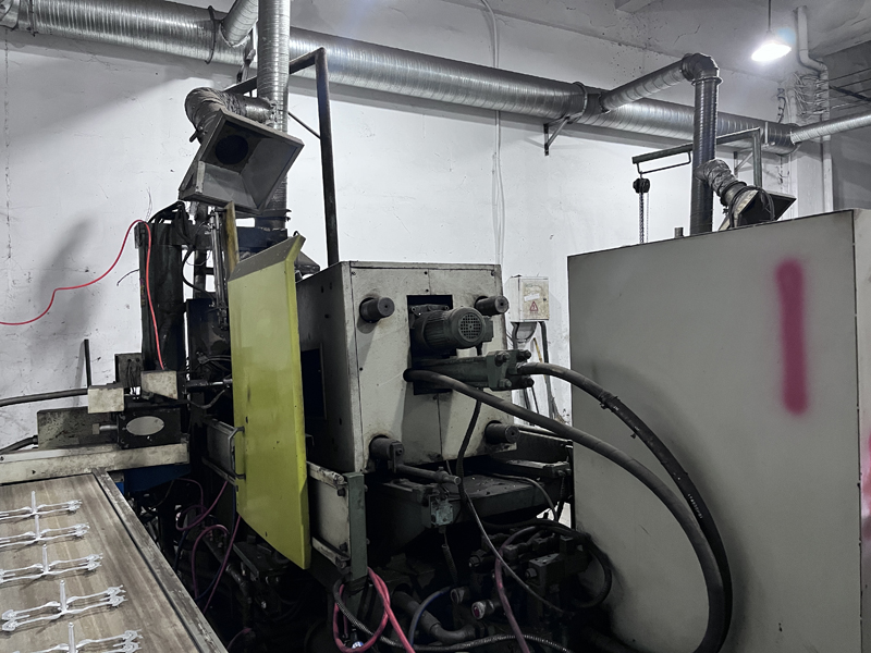 Zergatik daude beti argiak piztuta Jinhua Hanjiaren tailerretan?